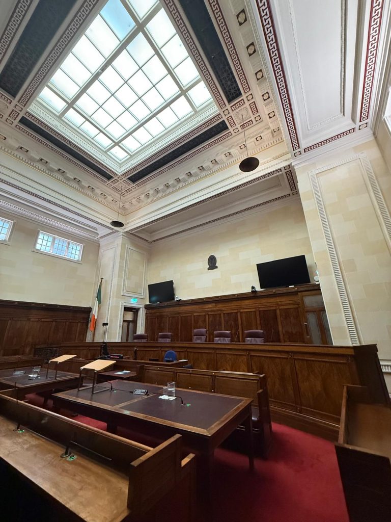 Presidente do Supremo Tribunal Administrativo no Four Courts, Irlanda